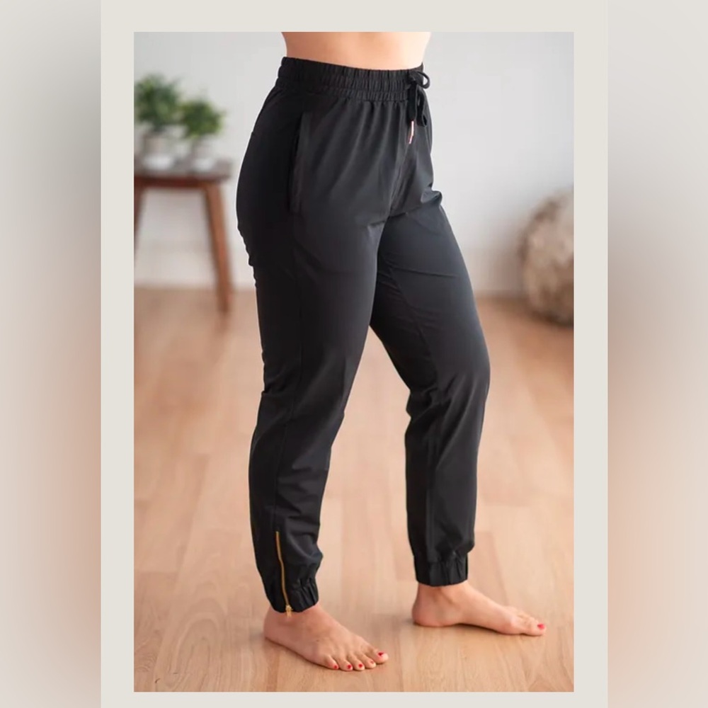 Love Her Shop 
Everyday Joggers
